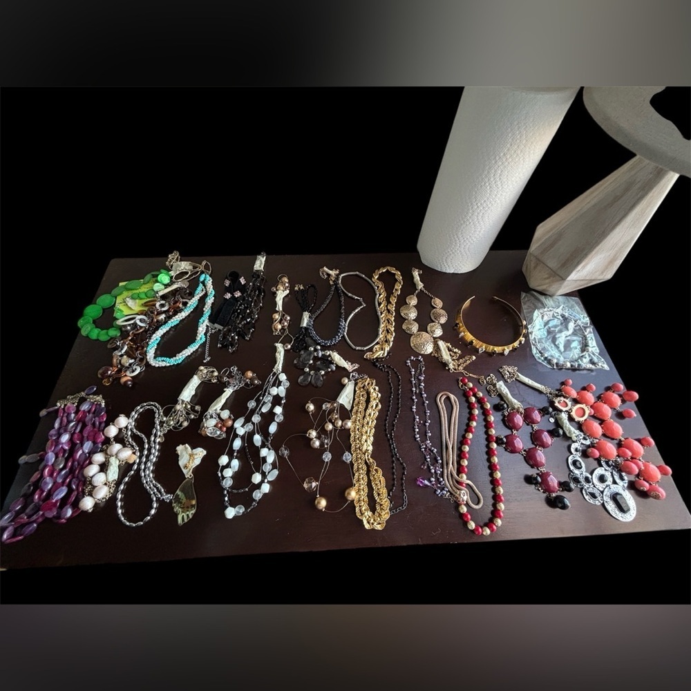 Jewelry Lot – Necklaces - Picture 3 of 3